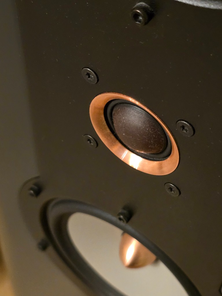 Tower Black Copper — crni podni hi-fi zvučnik sa bakarnim detaljima, Hunder Audio
